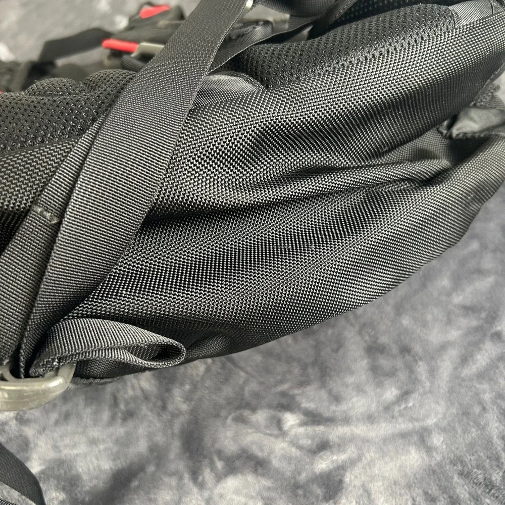 The North Face Recon Backpack Unisex OS Black Red Mesh Front Stash Pocket